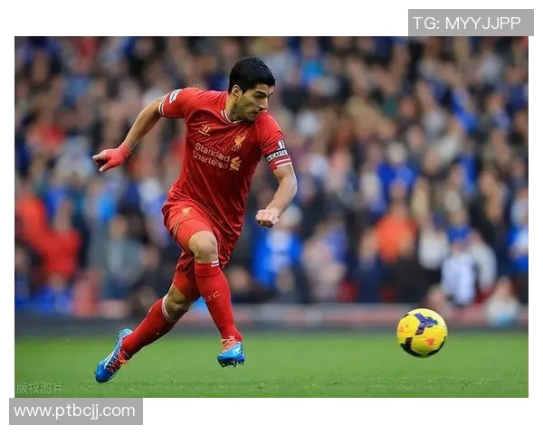 利物浦的闪电与红牌:苏亚雷斯“踩球门”名场面,英超官推重温经典 利物浦的闪电与红牌:苏亚雷斯“踩球门”名场面,英超官推重温经典